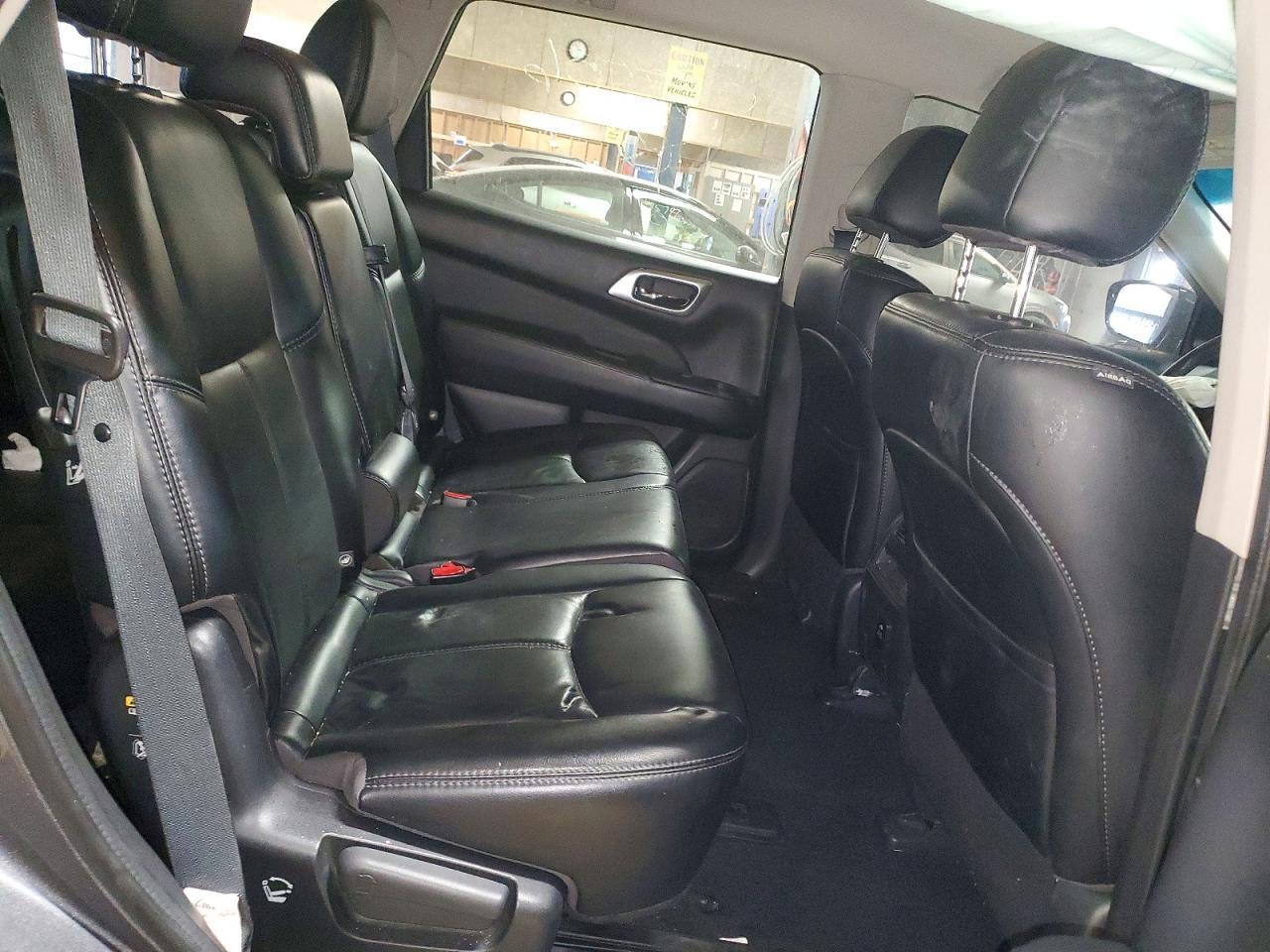 2017 Nissan Pathfinder s