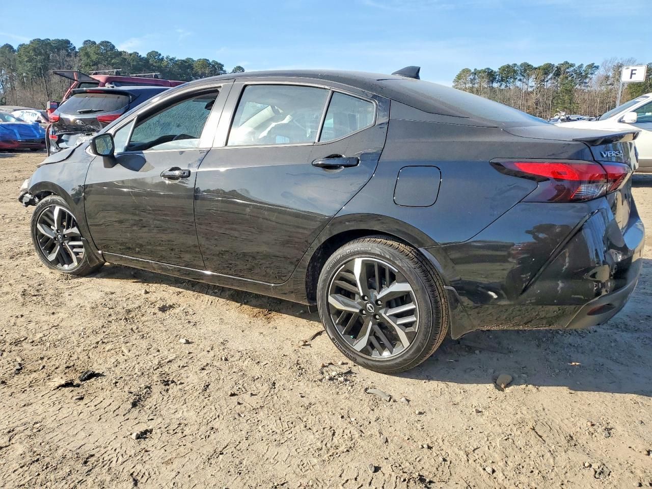 2025 Nissan Versa sr