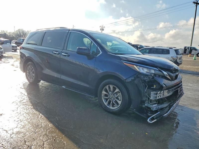 2023 Toyota Sienna xle