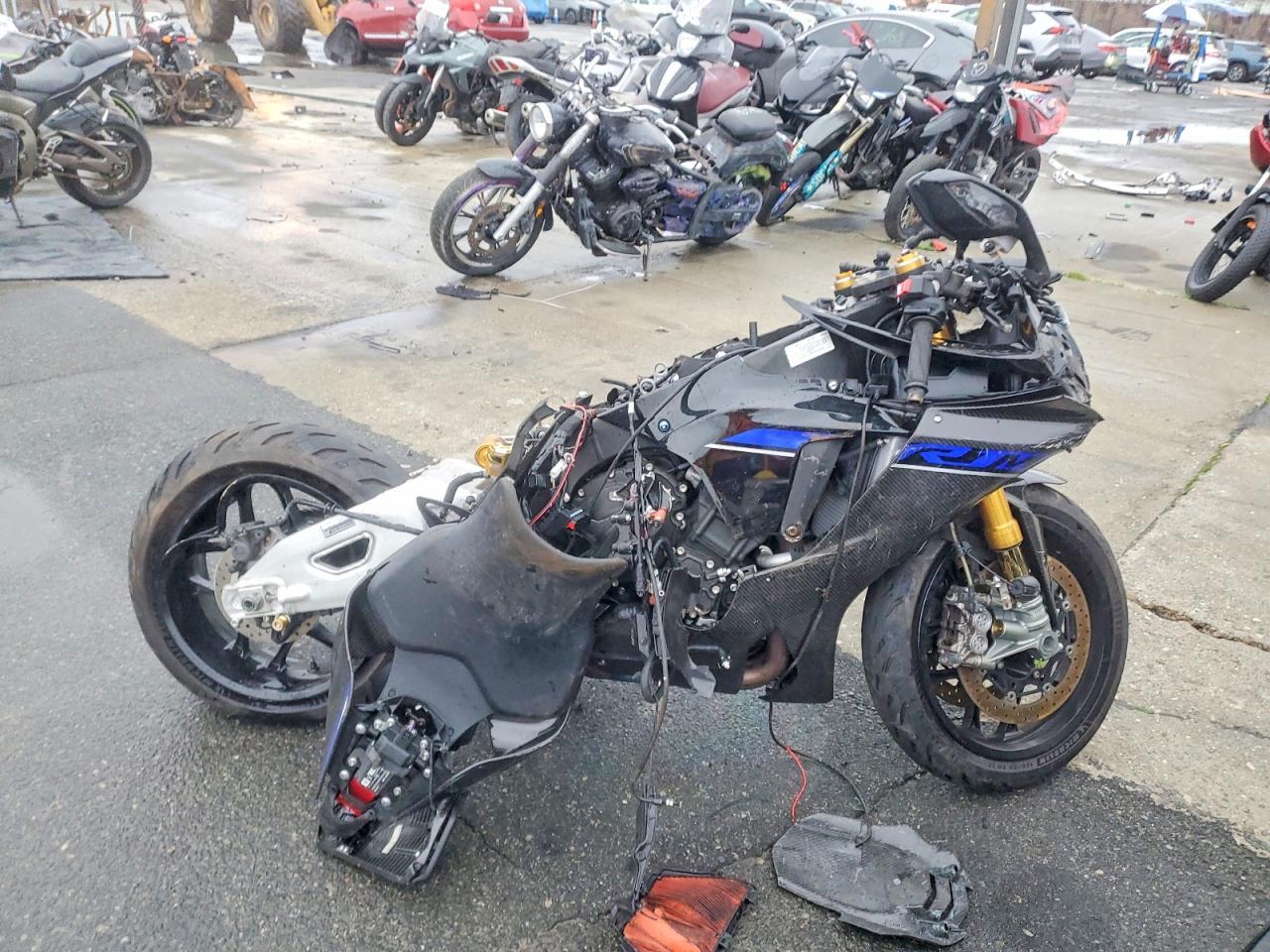 2024 Yamaha YZFR1M C