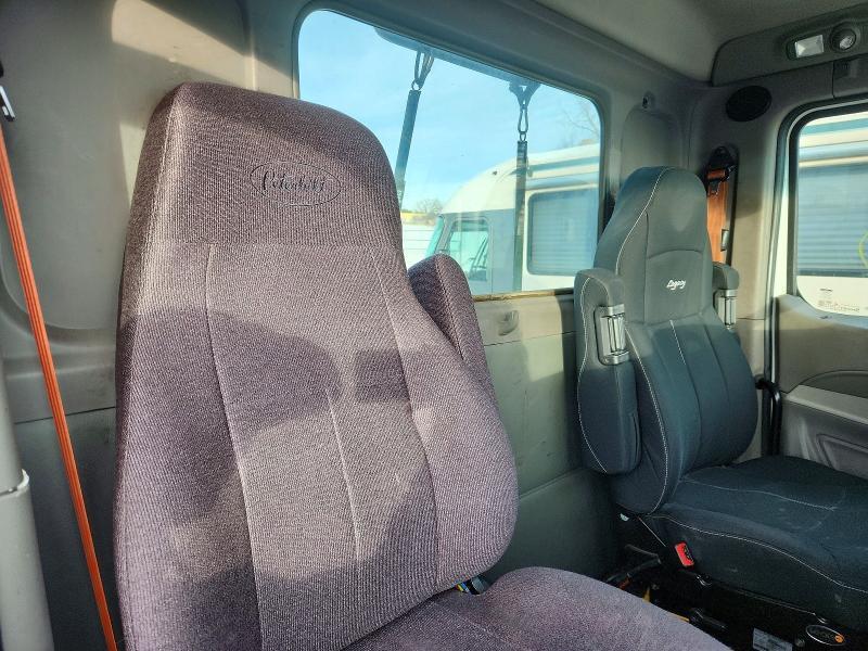 2020 Peterbilt 579 Semi Truck