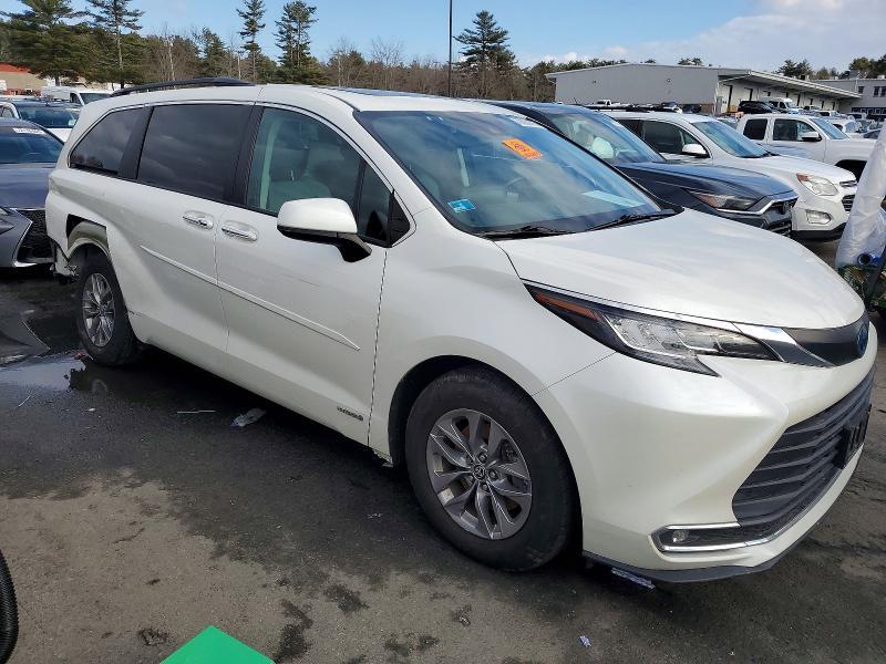2021 Toyota Sienna xle