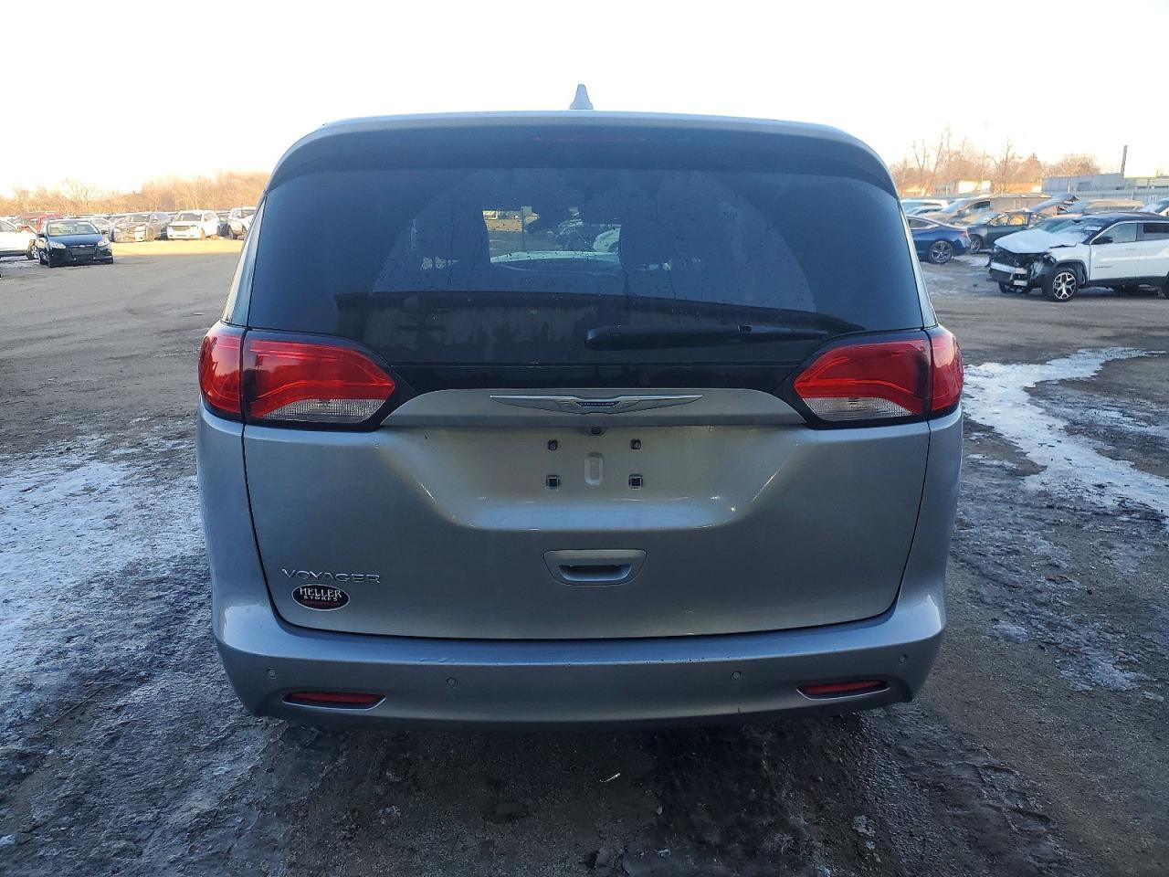 2020 Chrysler Voyager lx