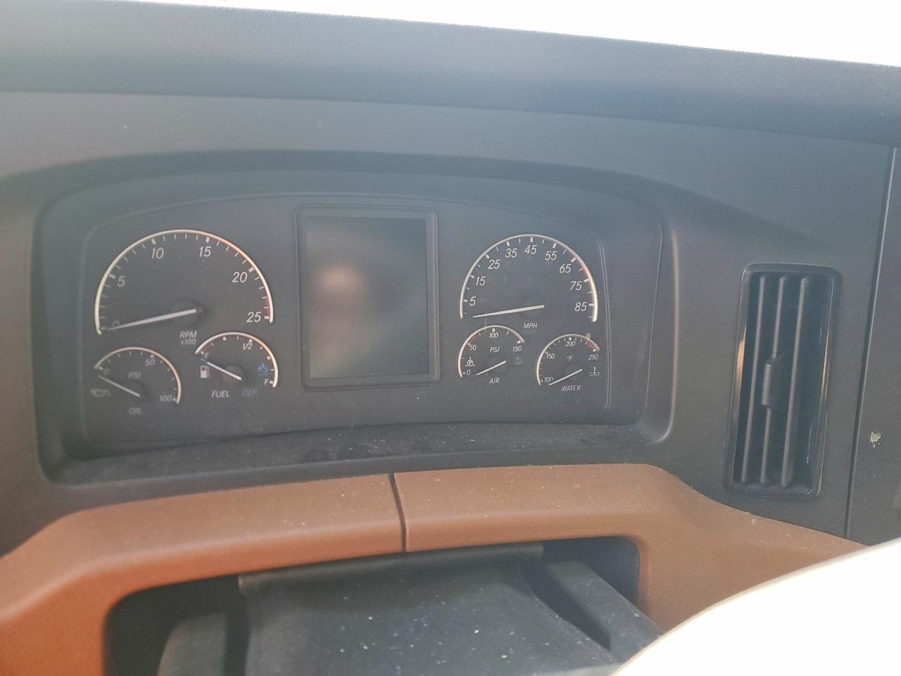 2022 Freigliner 2022 Freightliner Cascadia 126 Semi Truck