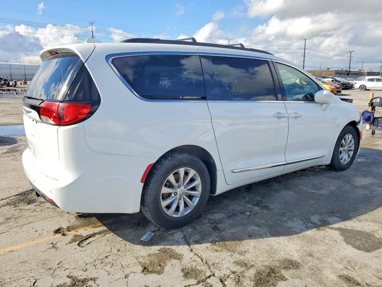 2017 Chrysler Pacifica Touring l