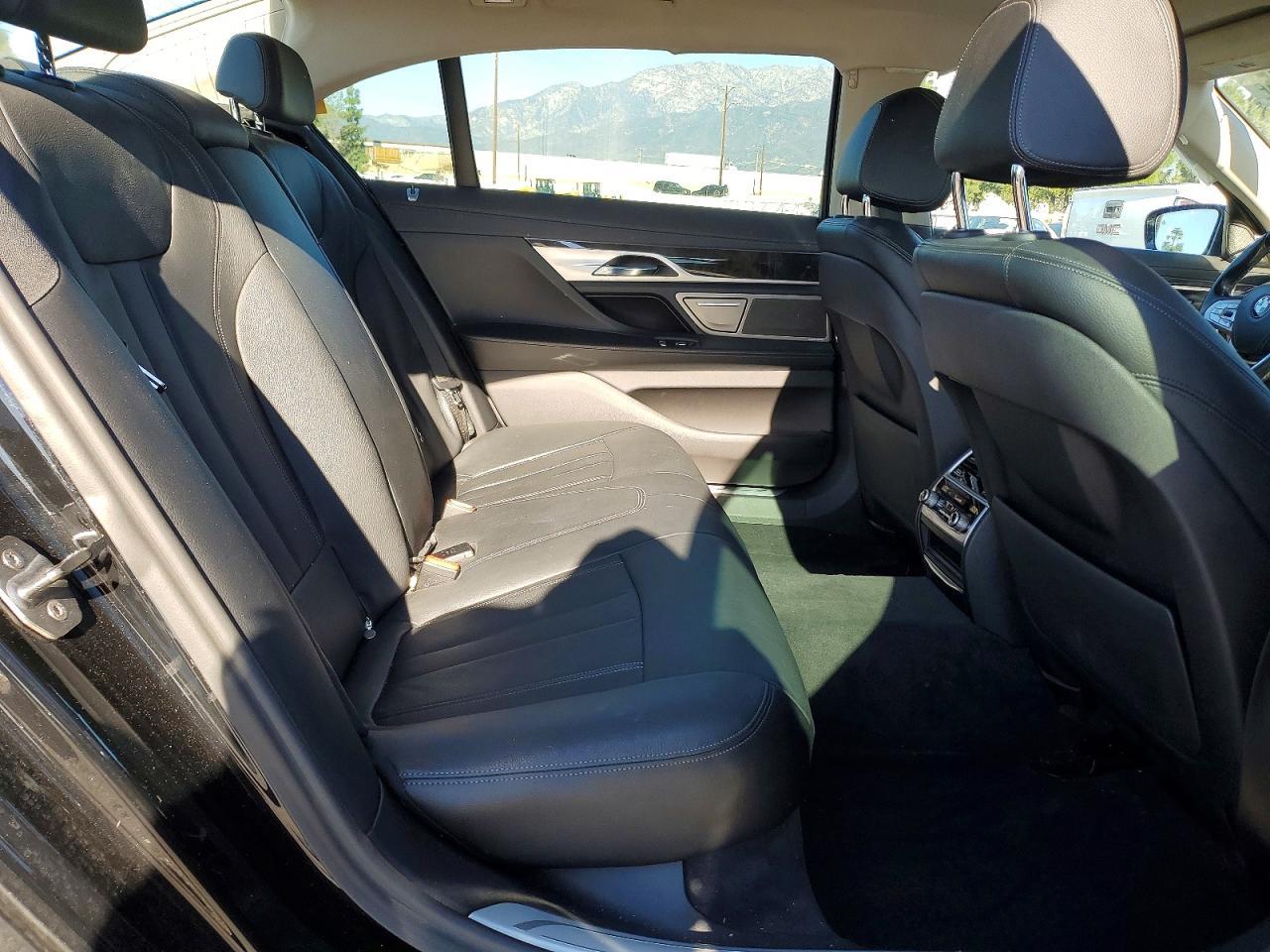 2017 BMW 740 i