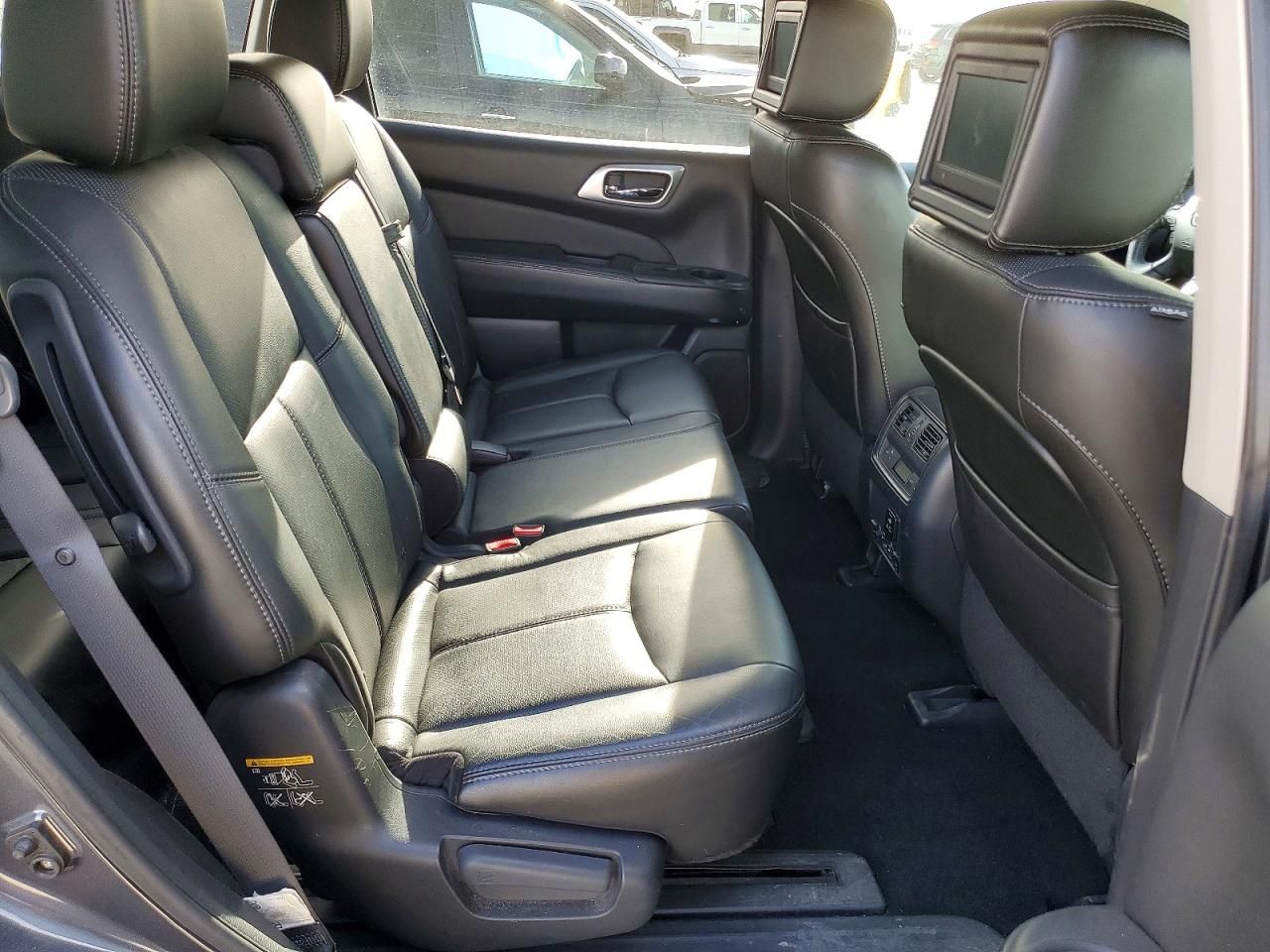 2014 Nissan Pathfinder s