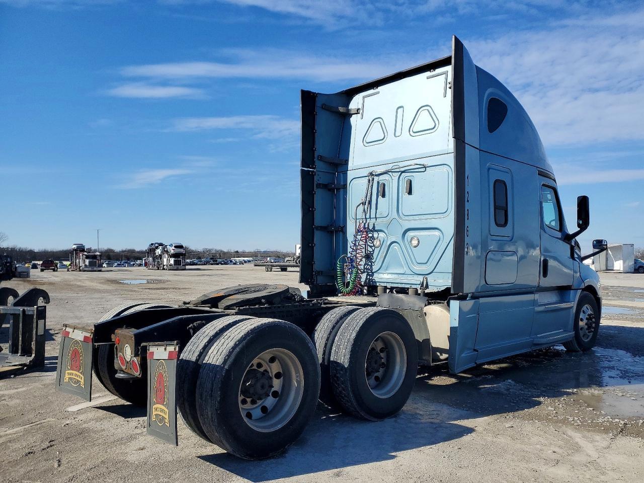 2019 Freightliner Cascadia 126 Semi Truck