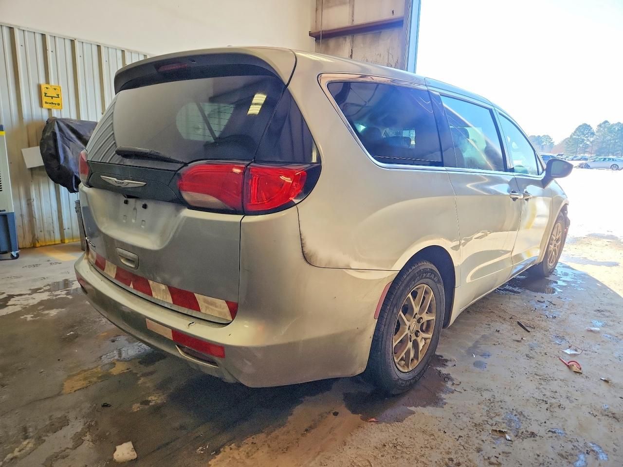 2023 Chrysler Voyager lx