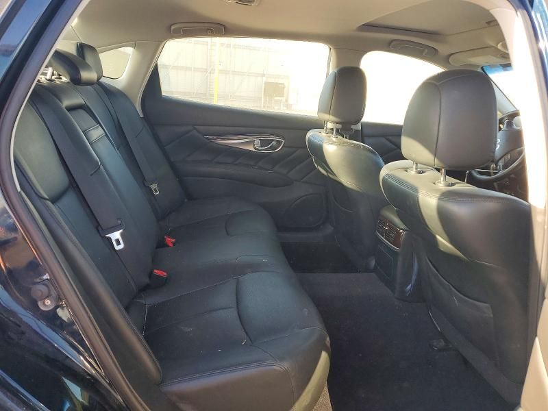 2016 Infiniti Q70 3.7