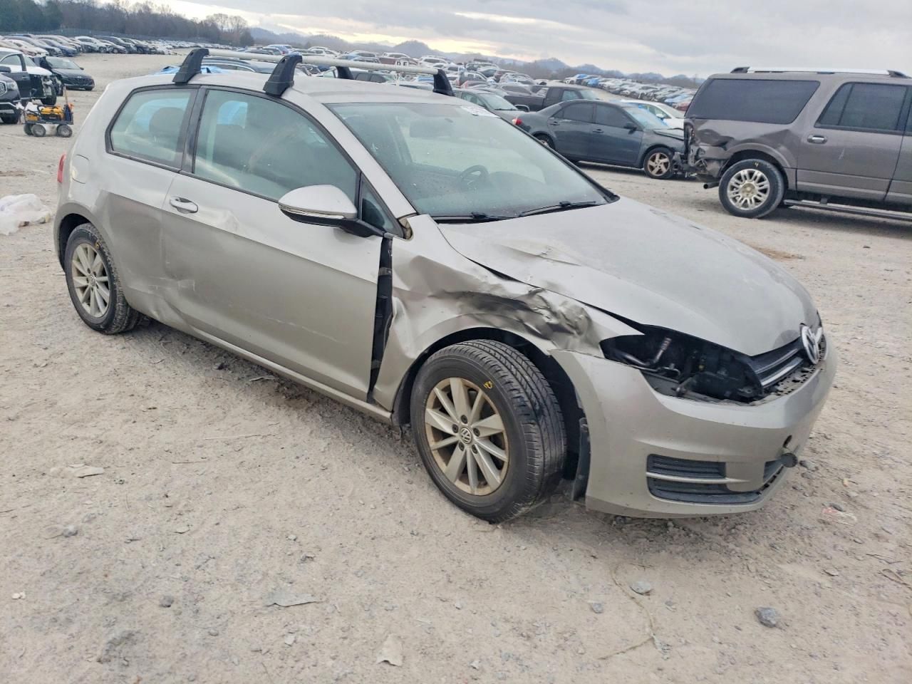 2016 Volkswagen Golf Base / s