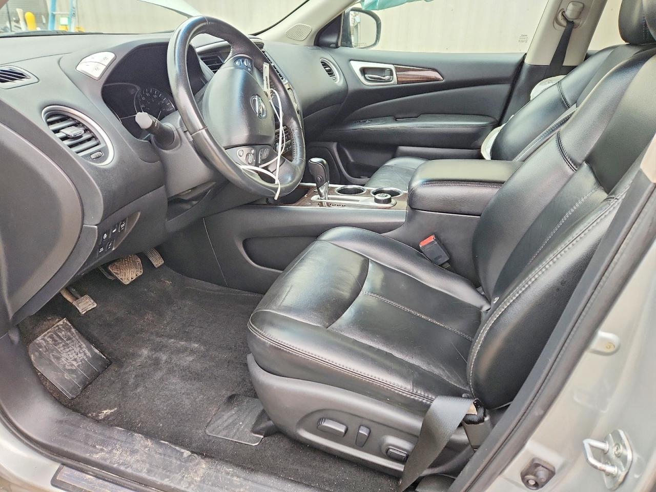 2016 Nissan Pathfinder sl