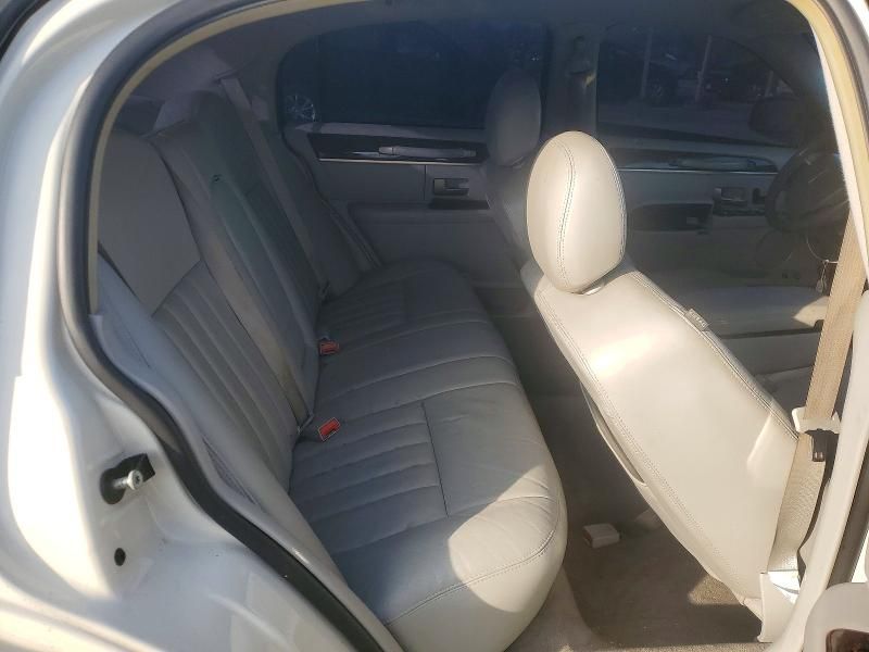 2006 Lincoln Town car Signature