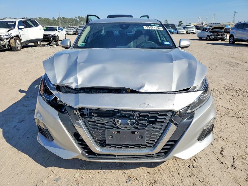 2021 Niss Altima 2.5 s
