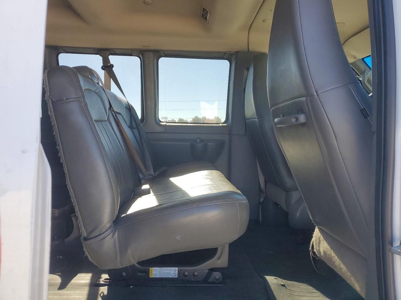 2022 Chevrolet Express G3500 LS