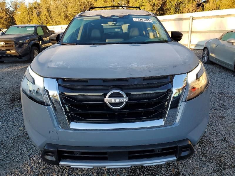 2025 Nissan Pathfinder Platinum
