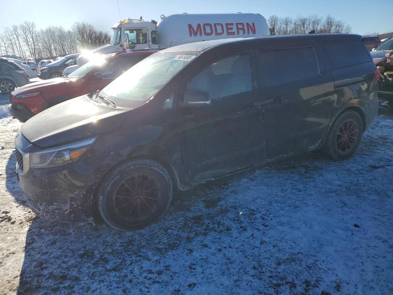 2017 KIA Sedona lx