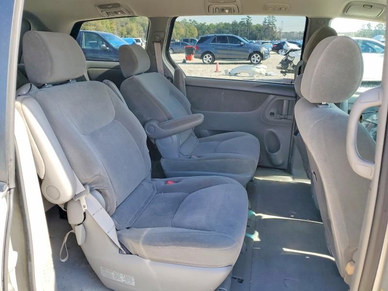 2004 Toyota Sienna ce