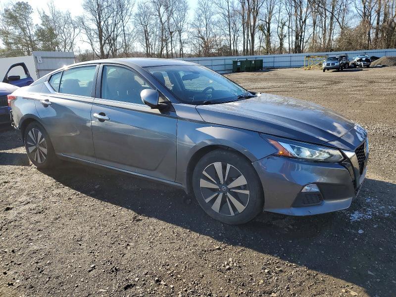 2021 Nissan Altima sv