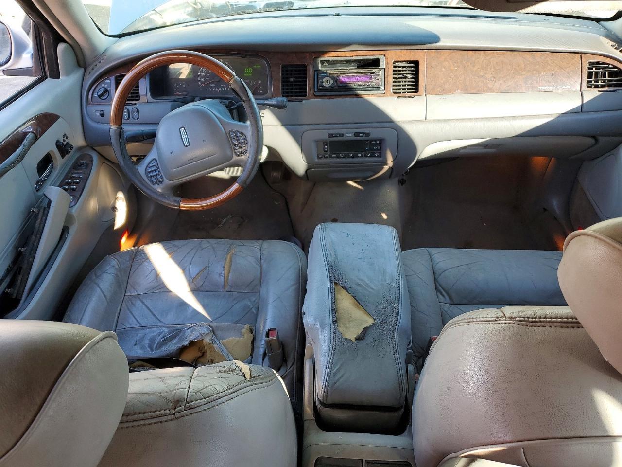 2002 Lincoln Town car Signature