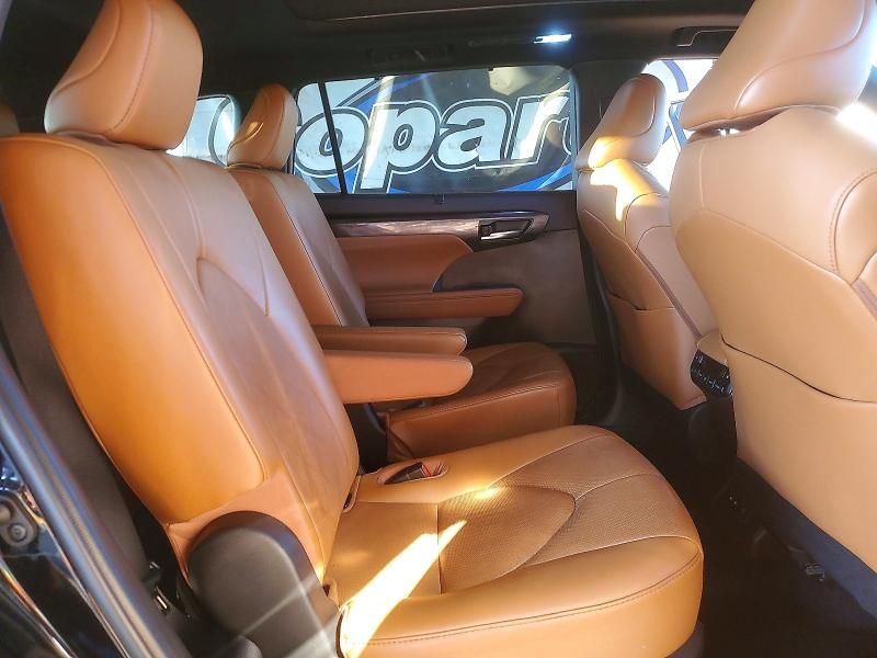 2021 Toyota Highlander Platinum