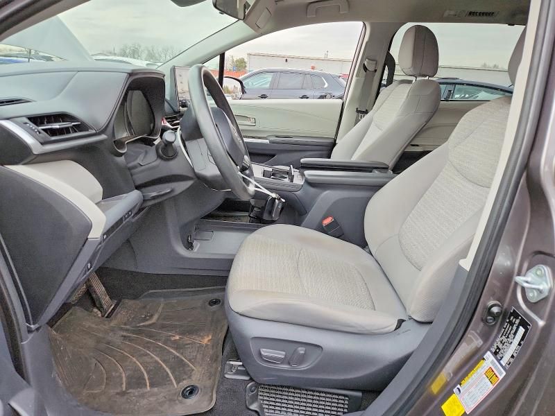 2021 Toyota Sienna le