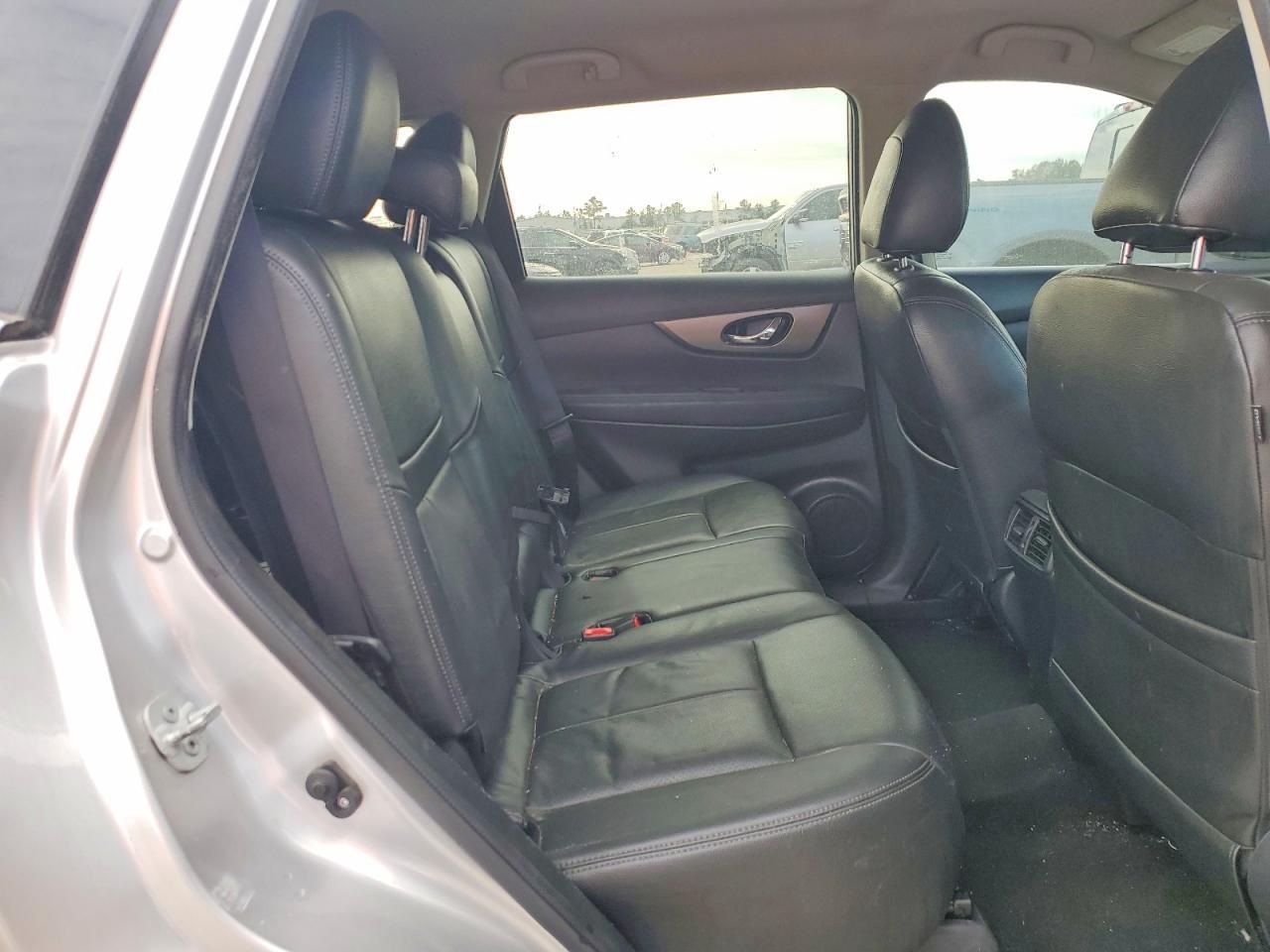 2016 Niss Rogue sv