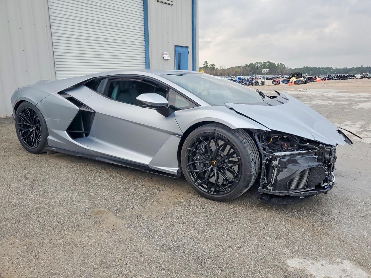 2024 Lamborghini Revuelto