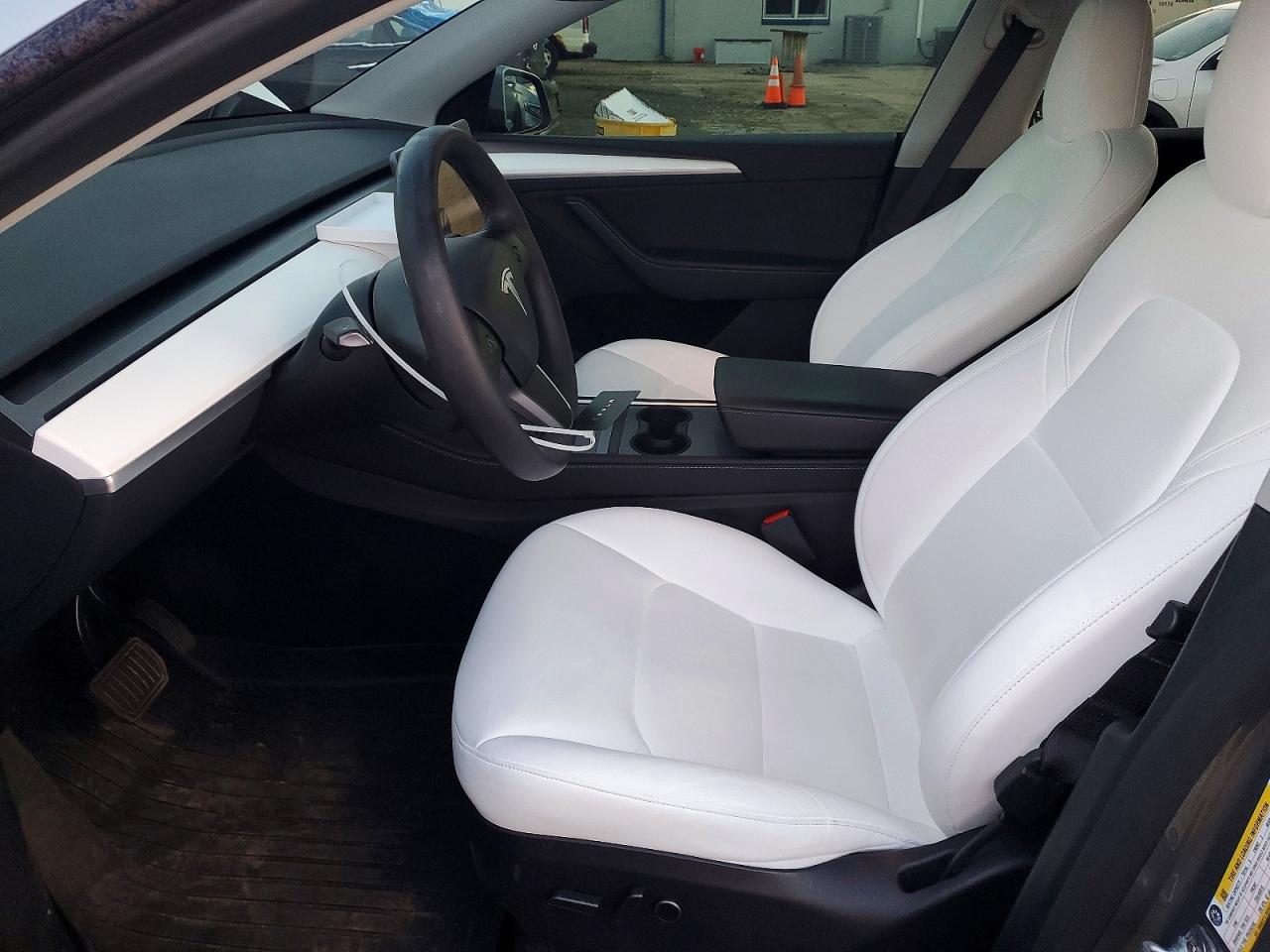 2025 Tesla Model y