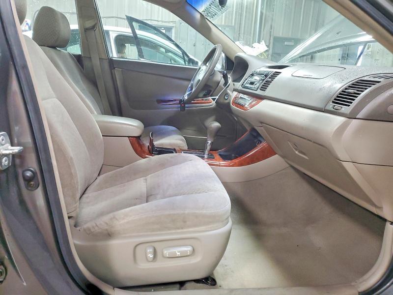 2004 Toyota Camry le