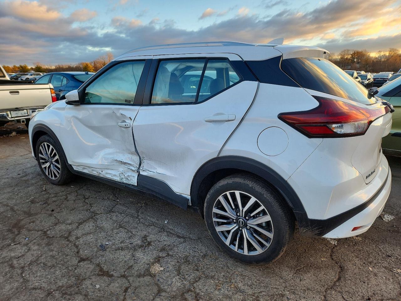 2024 Nissan Kicks sv