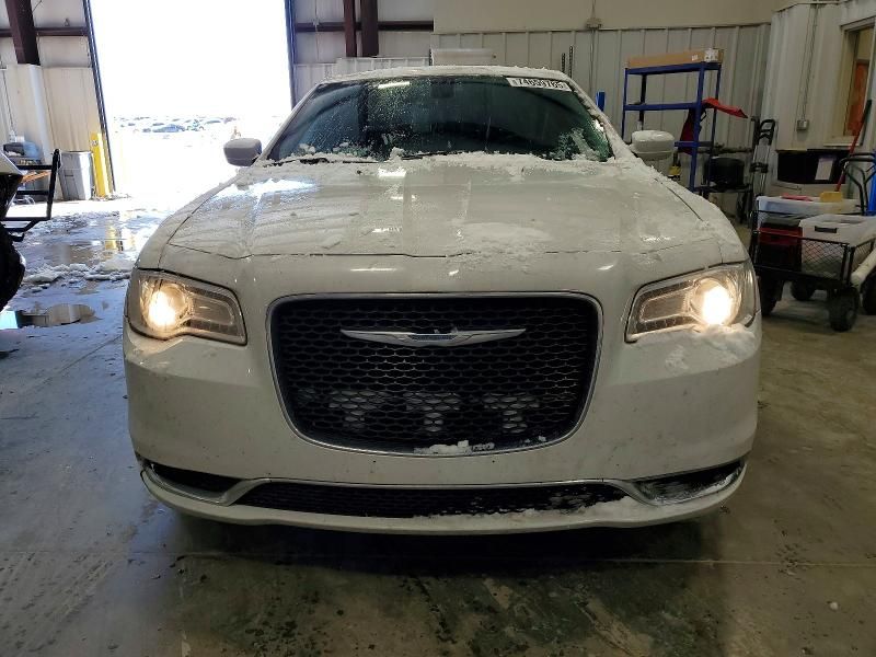2015 Chrysler 300 Limited