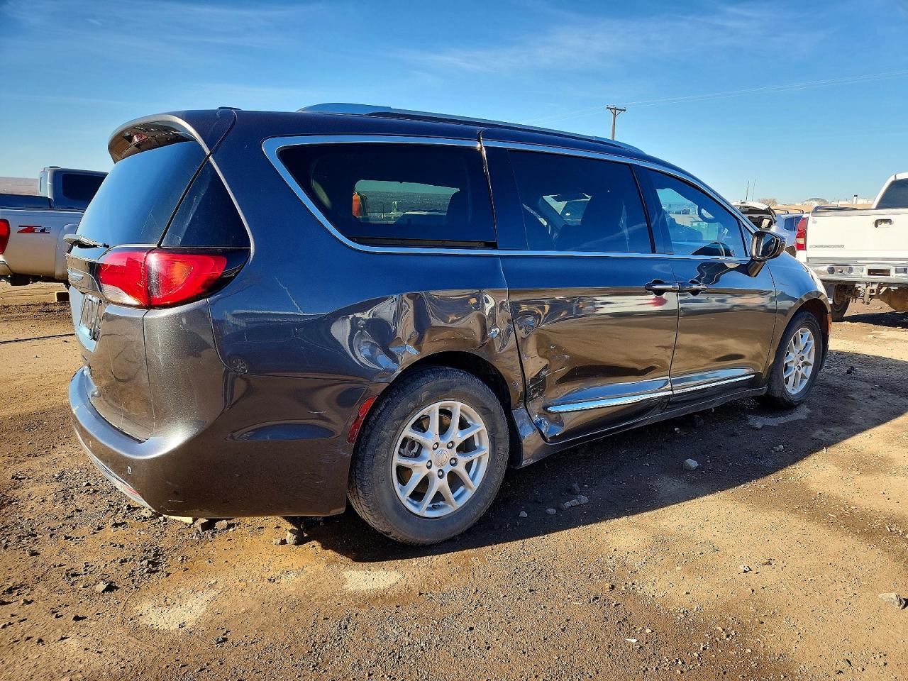2020 Chrysler Pacifica Touring l