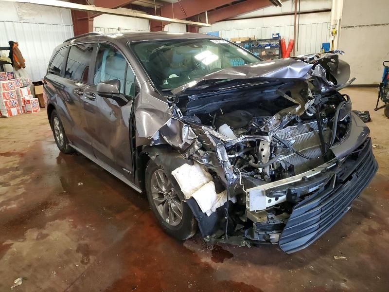 2021 Toyota Sienna le