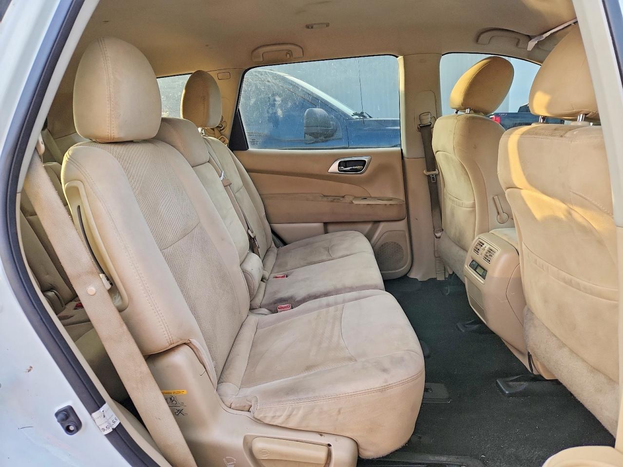 2016 Nissan Pathfinder s