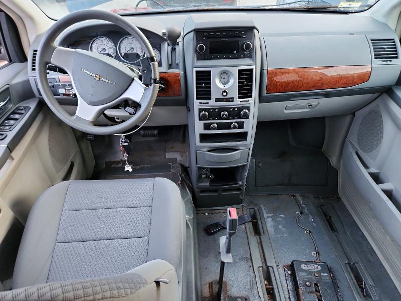 2009 Chrysler Town & Country lx