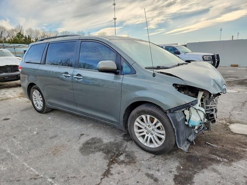 2014 Toyota Sienna xle