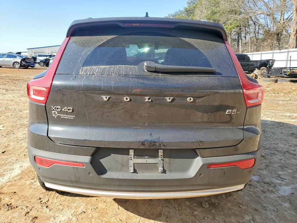 2025 Volvo Xc40 Core