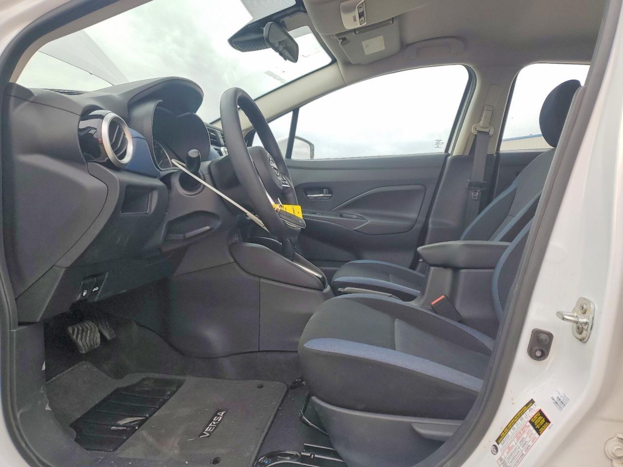 2025 Nissan Versa sv