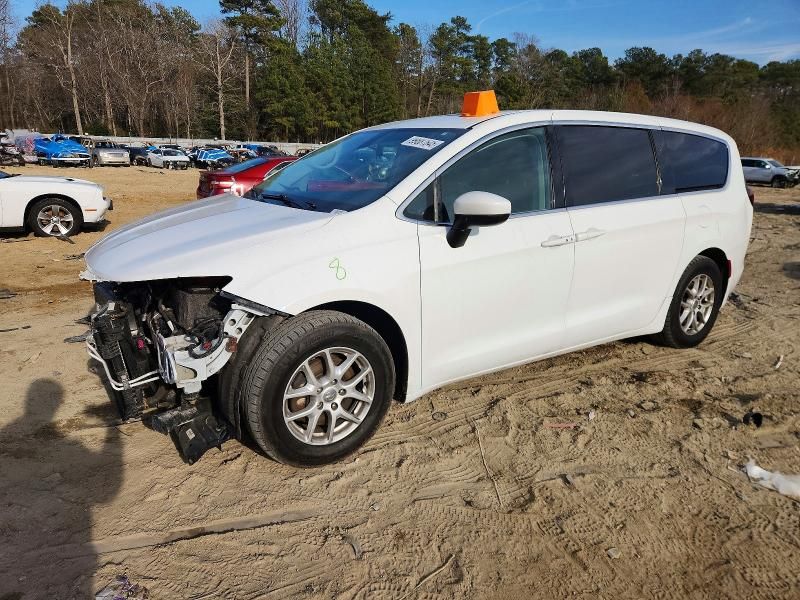 2020 Chrysler Voyager lx