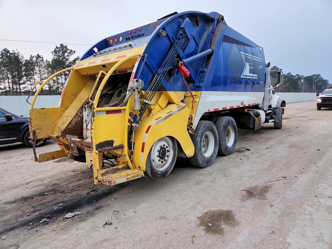 2012 Mack GU713 Refuse Truck