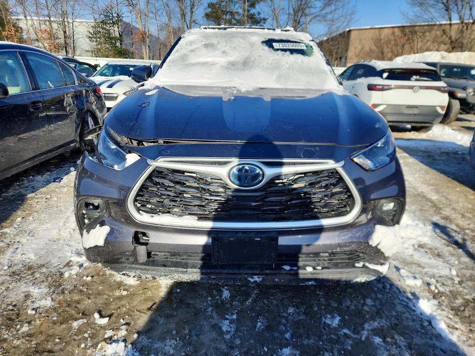 2022 Toyota Highlander Hybrid xle