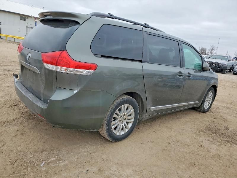 2012 Toyota Sienna xle