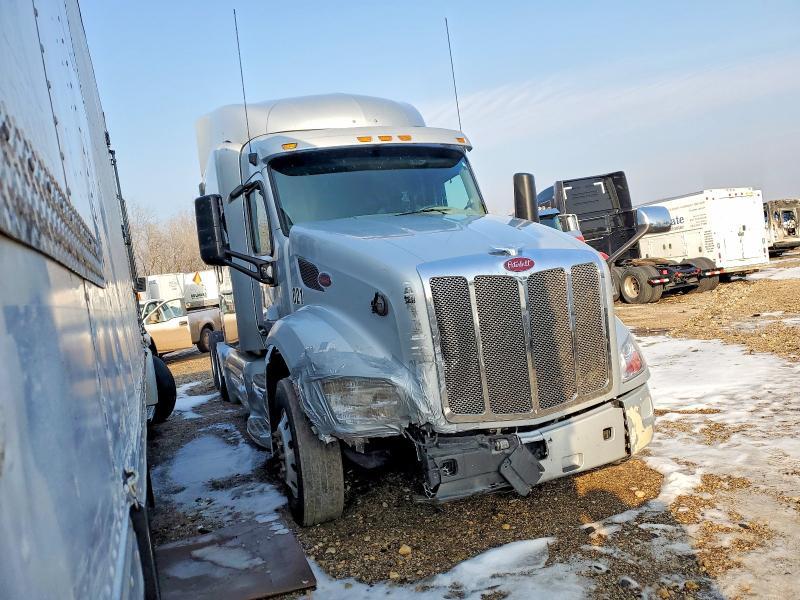 2019 Peterbilt 579 Semi Truck