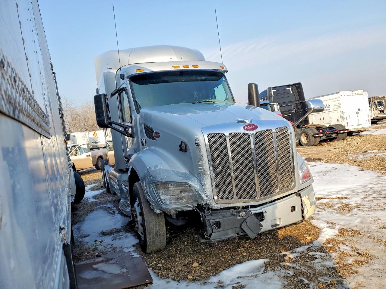 2019 Peterbilt 579 Semi Truck