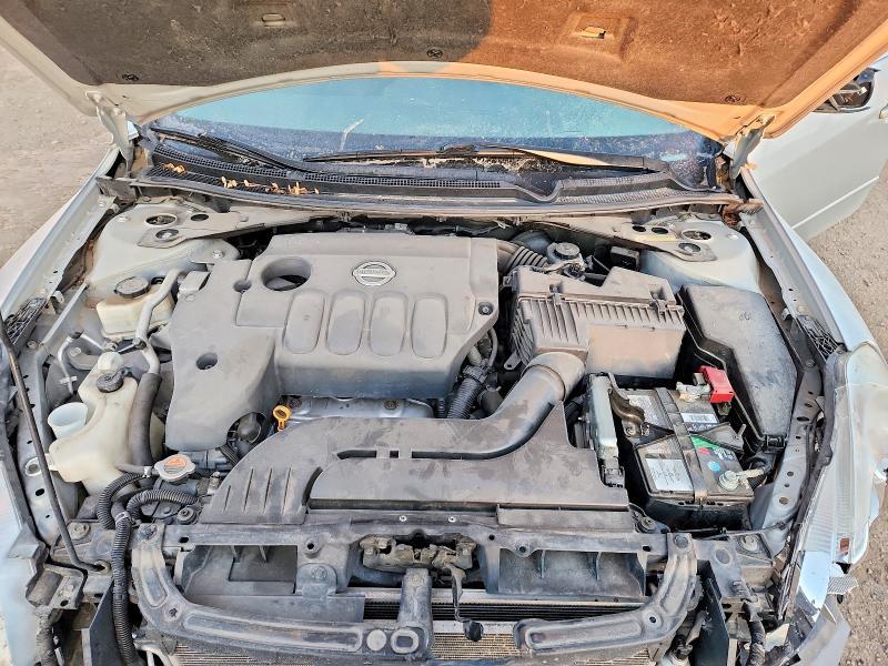 2010 Niss Altima Base