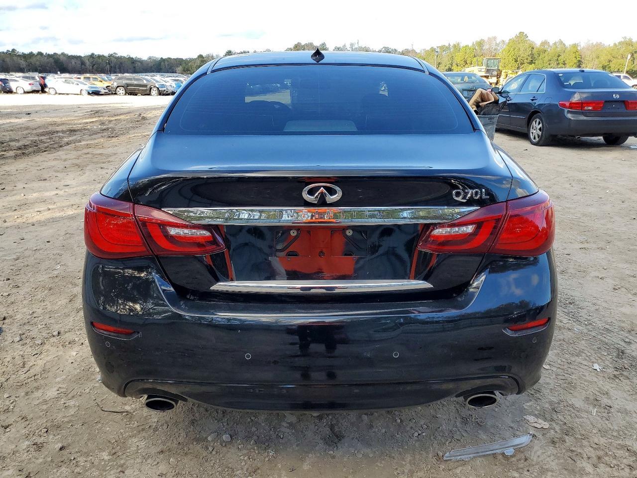 2015 Infiniti Q70 3.7