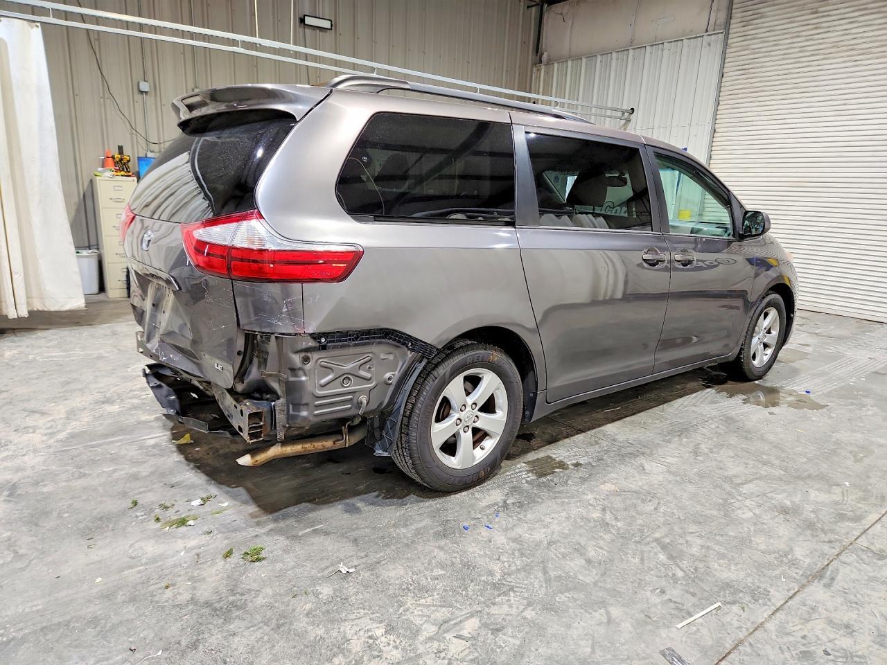 2016 Toyota Sienna le