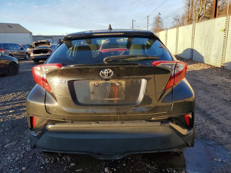 2021 Toyota C-hr xle