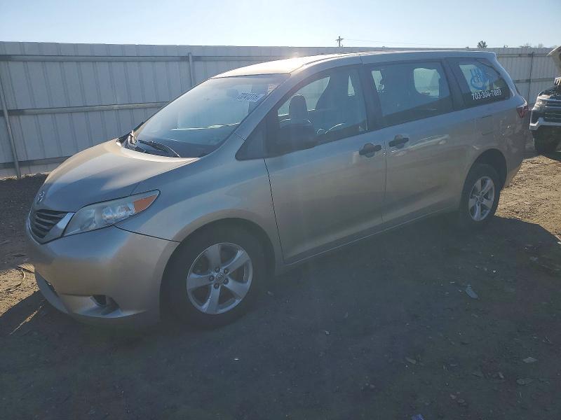2017 Toyota Sienna le 7-passenger